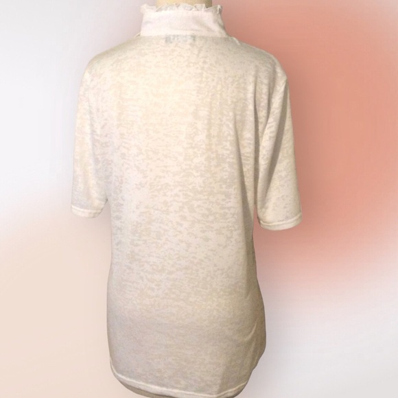 Saga White Short Sleeved Ruffled V Neck Tee Size Med - Picture 6 of 11